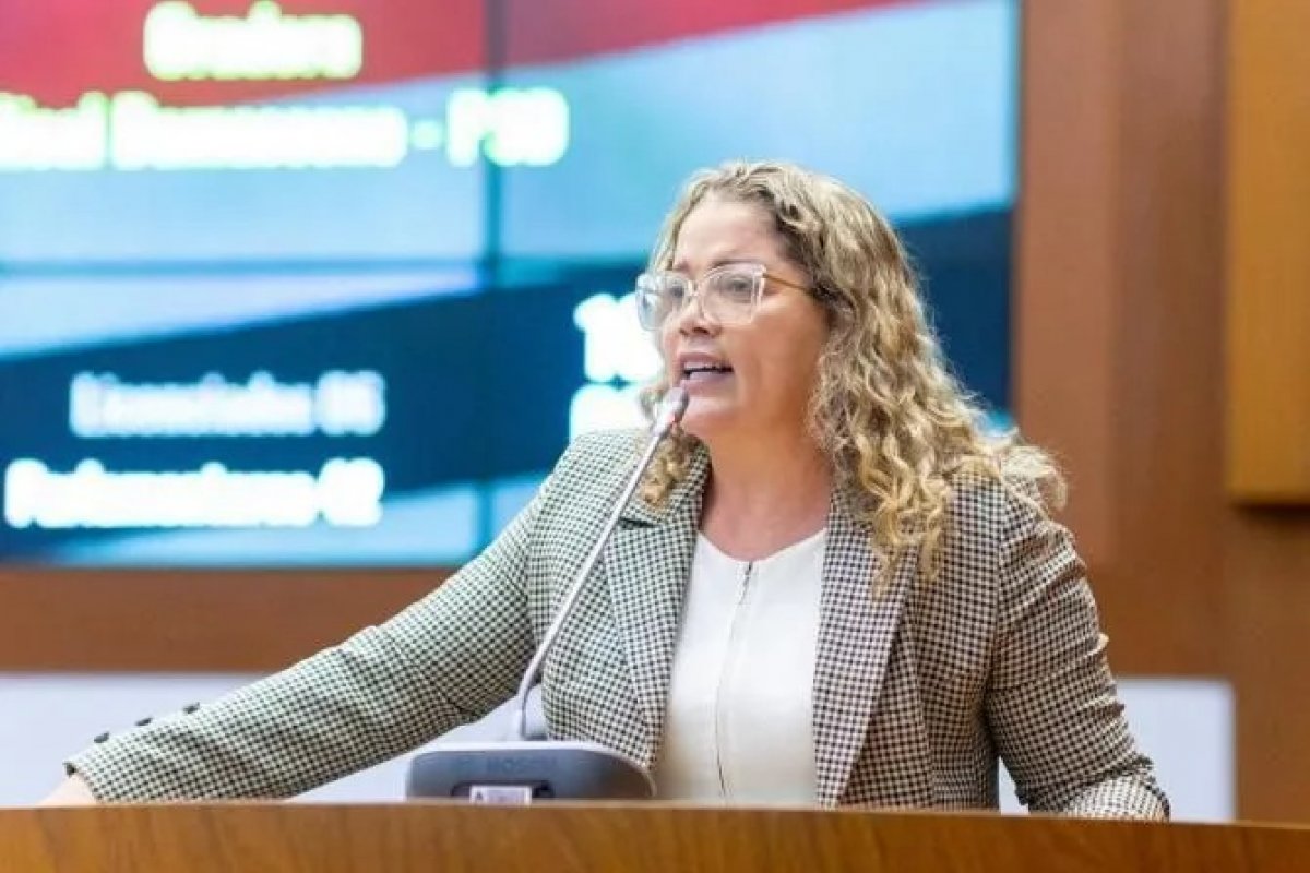 Vídeo: deputada maranhense afirma que mulher 'deve submissão ao marido' e pede sessão apenas com homens