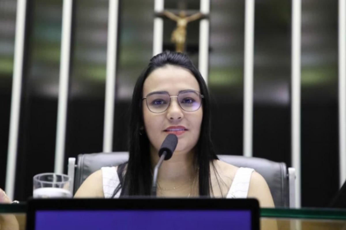 Deputada federal encontrou câmeras escondidas em apartamento onde morava, em Brasília