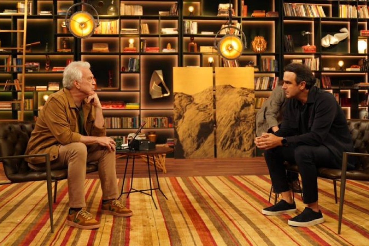 Nova temporada de Conversa com Bial recebe Tadeu Schmidt com plateia de ex-BBBs!