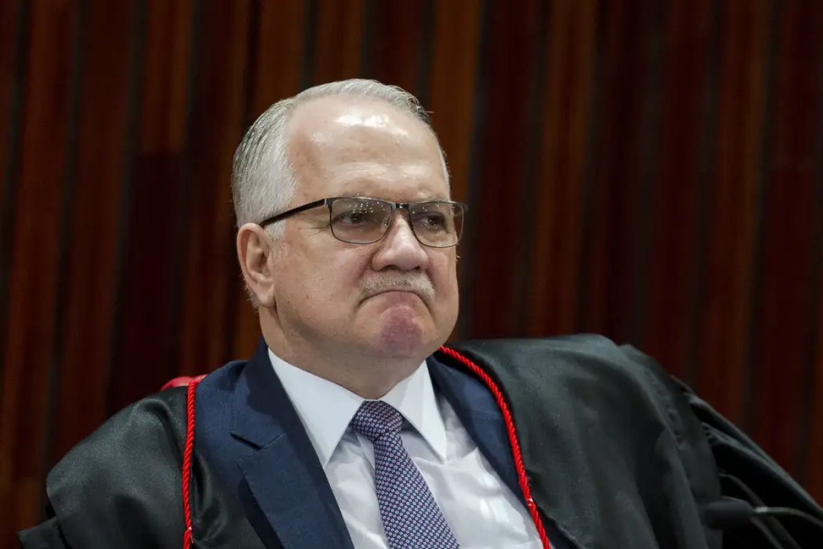 Fachin vota pela continuidade da decisão que suspendeu bloqueio do WhatsApp