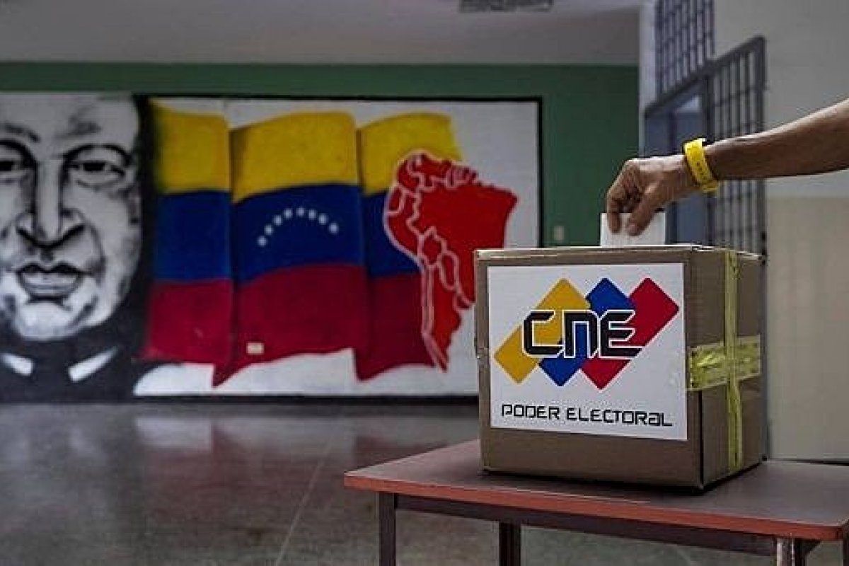 Oposição na Venezuela decide manter candidato provisório para eleição