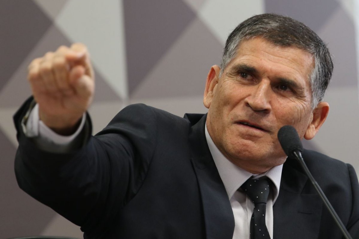 ‘Militares no INSS não têm cabimento’, critica general Santos Cruz