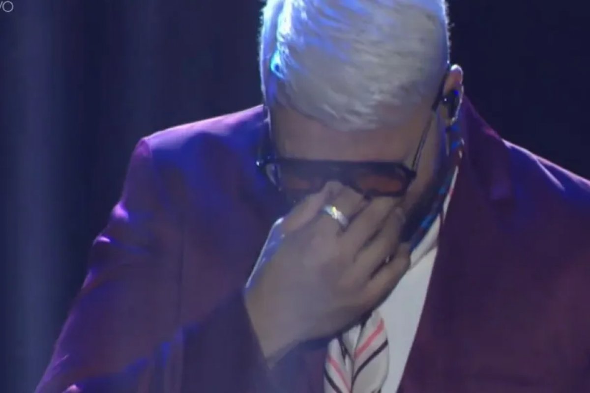 Vídeo: após anúncio de separação, Belo chora durante show: ‘Momento difícil’