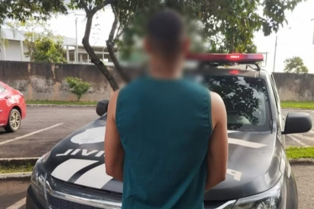 Jogador de futebol é preso por não pagar pensão alimentícia