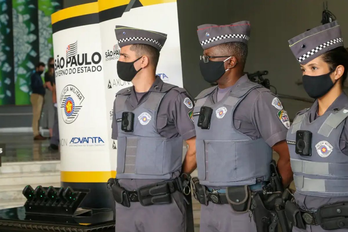 Casal é preso após roubar R$ 5 mil em produtos de loja de conveniência