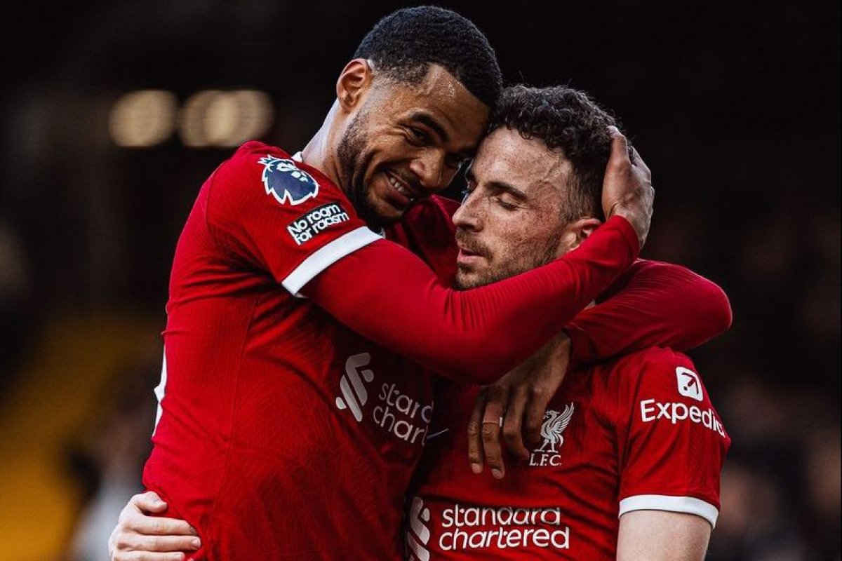 Liverpool vence Fulham no segundo tempo e divide ponta do Inglês