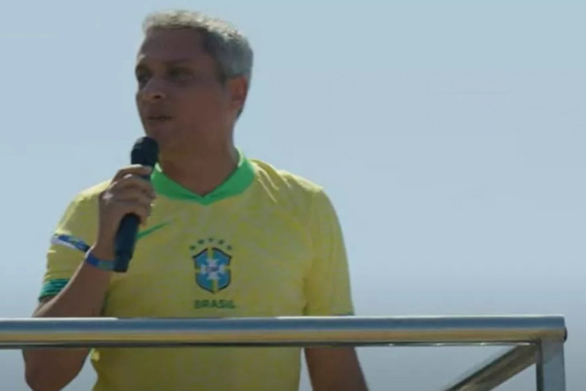 Deputado bolsonarista discursa em inglês no Rio: ‘Elon Musk está olhando’