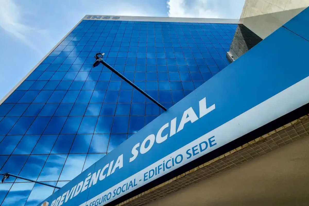 INSS começa a pagar primeira parcela do 13º nesta 4ª; veja calendário e como consultar o valor