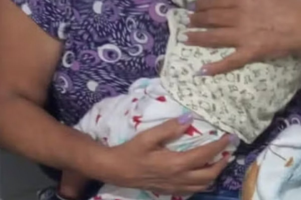 Bebê é abandonado em Recife; Mãe e amiga são presas em flagrante