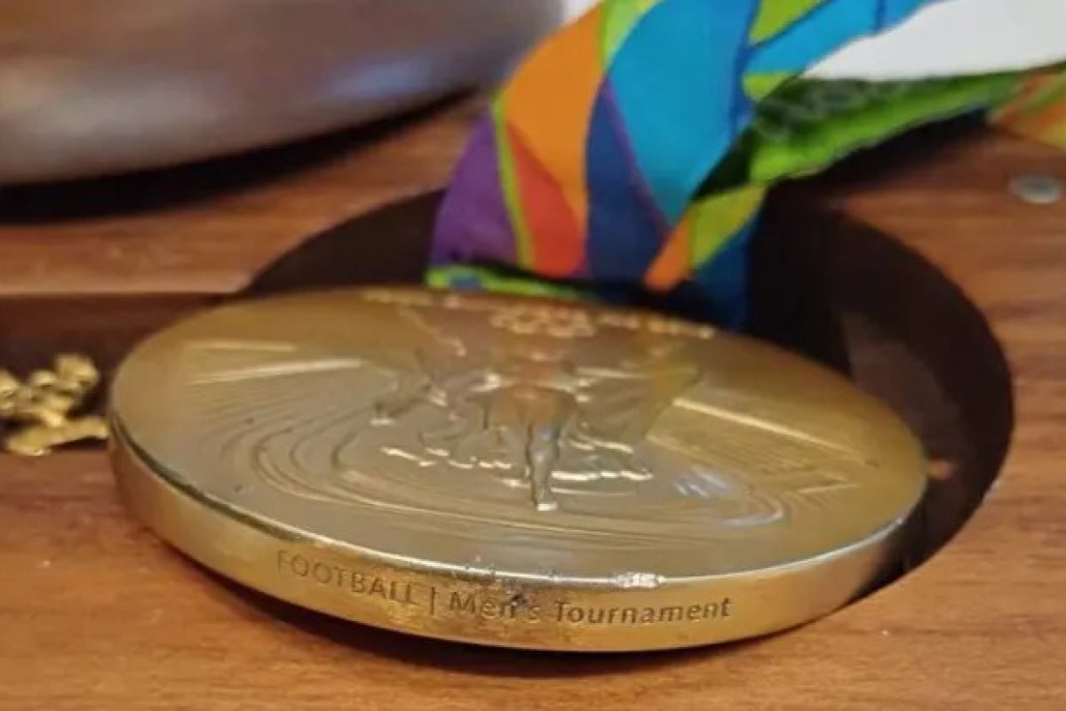 Medalhista olímpico no Rio coloca medalha de ouro à venda por R$170 mil