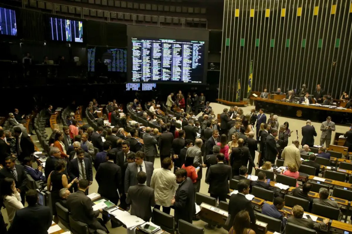 Retirada de invasores da propriedade privada e análise de vetos presidenciais; confira agenda da Câmara