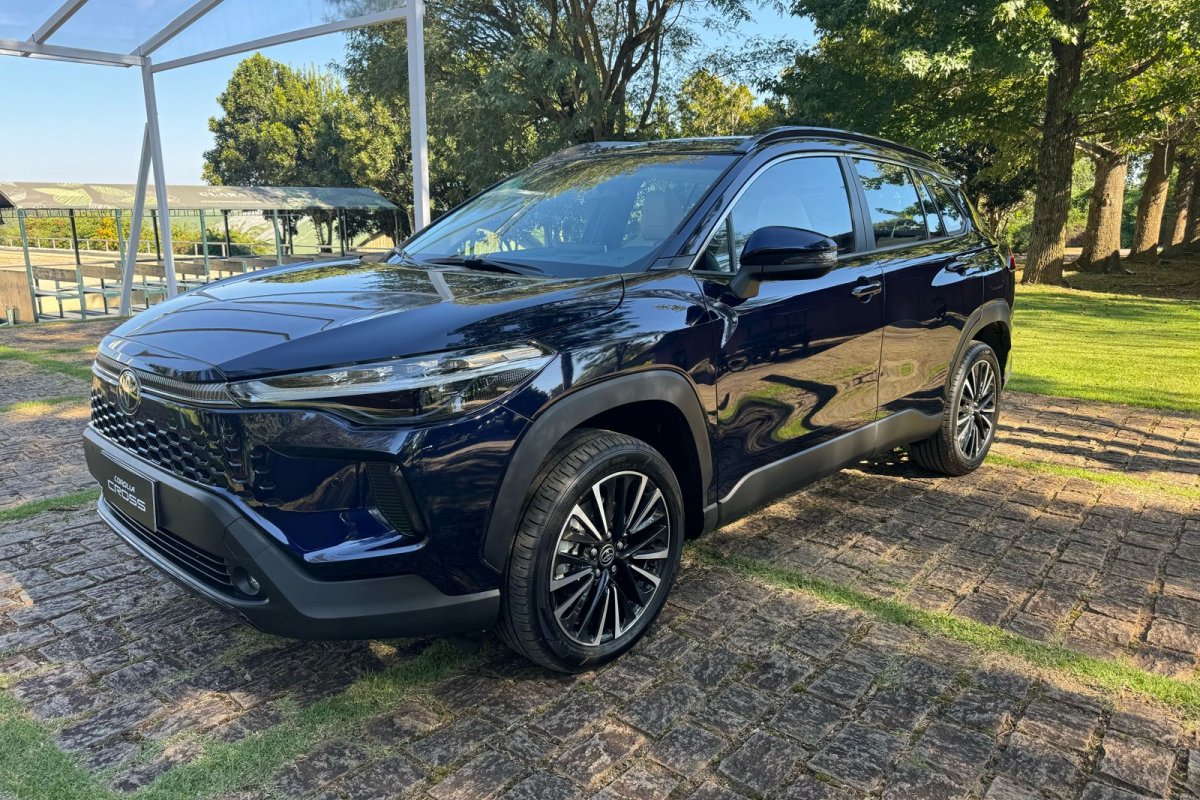 Toyota Corolla Cross 2025 ganha novo visual e fica mais equipado: veja os preços e versões