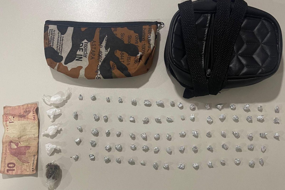 Duas mulheres são presas por tráfico de drogas em Camaçari