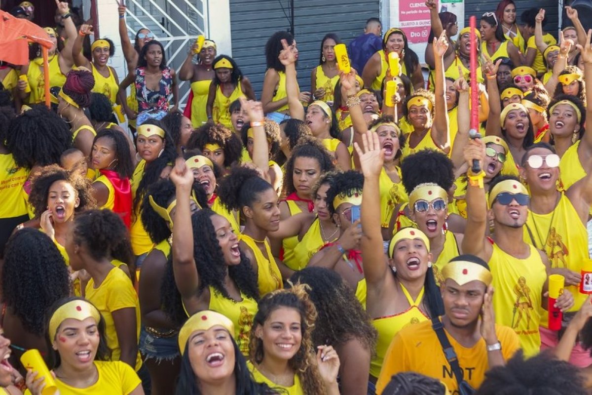 Bloco ‘As Poderosas’ fazem desfile de protesto contra o alto índice de feminicídio na Bahia