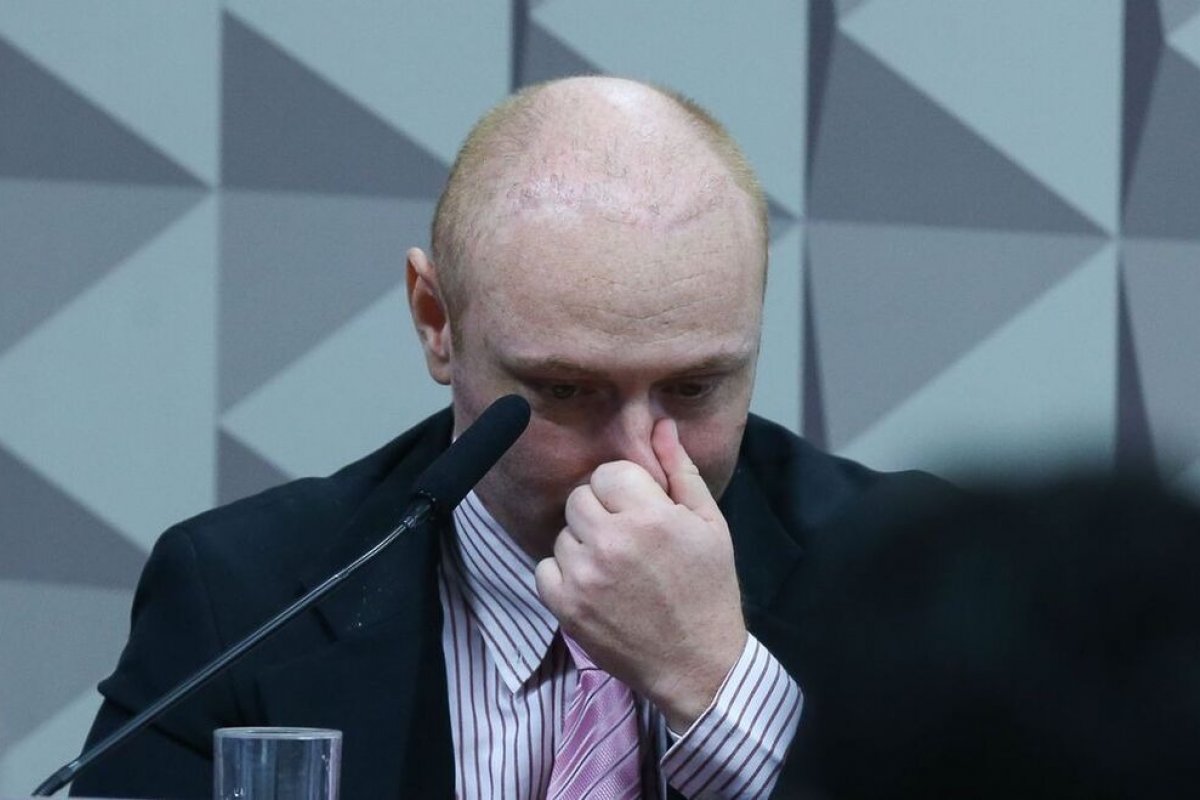 Hacker Walter Delgatti inseriu alvará falso para liberar líder de facção criminosa da prisão, diz site