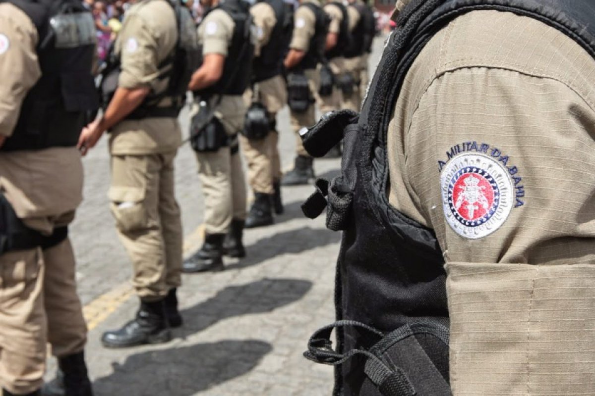 Homem é preso ao ser flagrado tentando arrombar loja em Lauro de Freitas