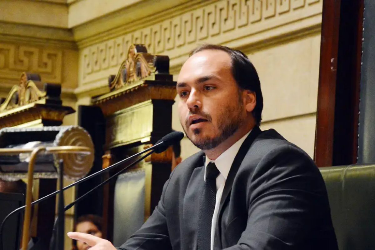 Ministério Público pede arquivamento de inquérito aberto por chefe da PF contra Carlos Bolsonaro