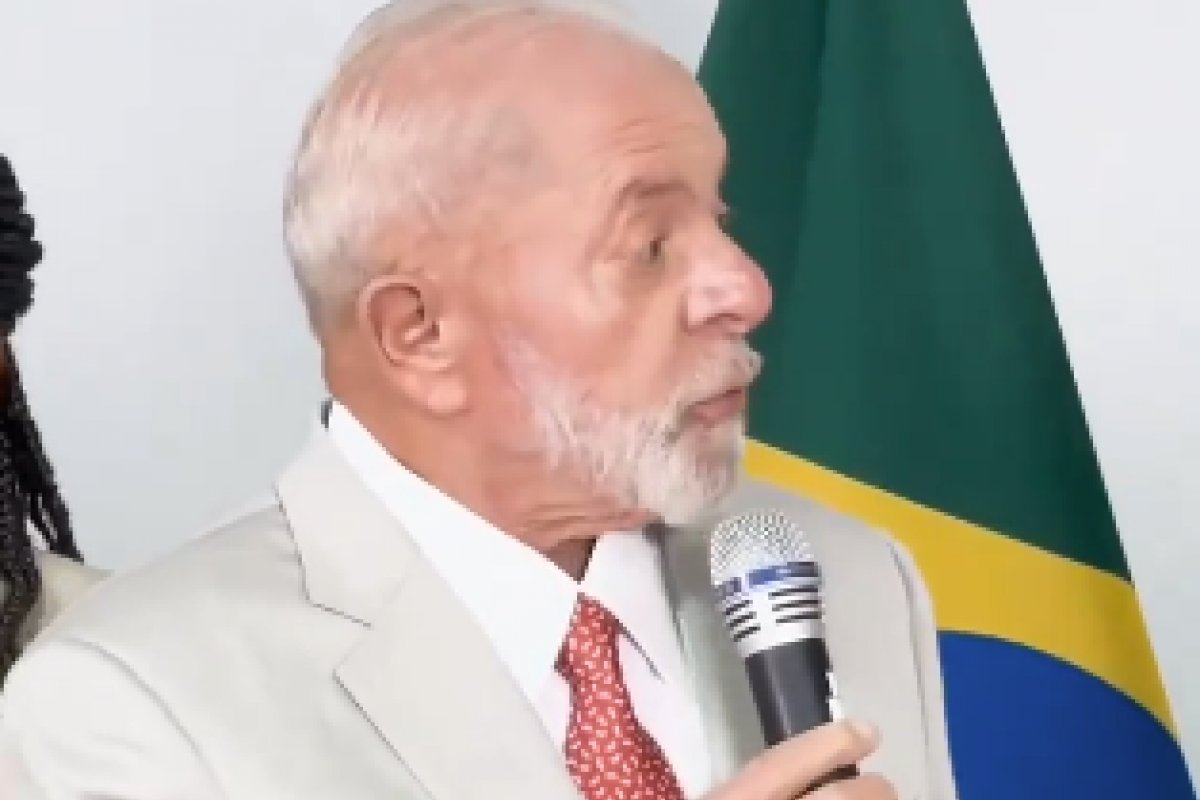 Lula usa gravata em homenagem ao cão Joca e afirma “Gol tem que prestar conta”
