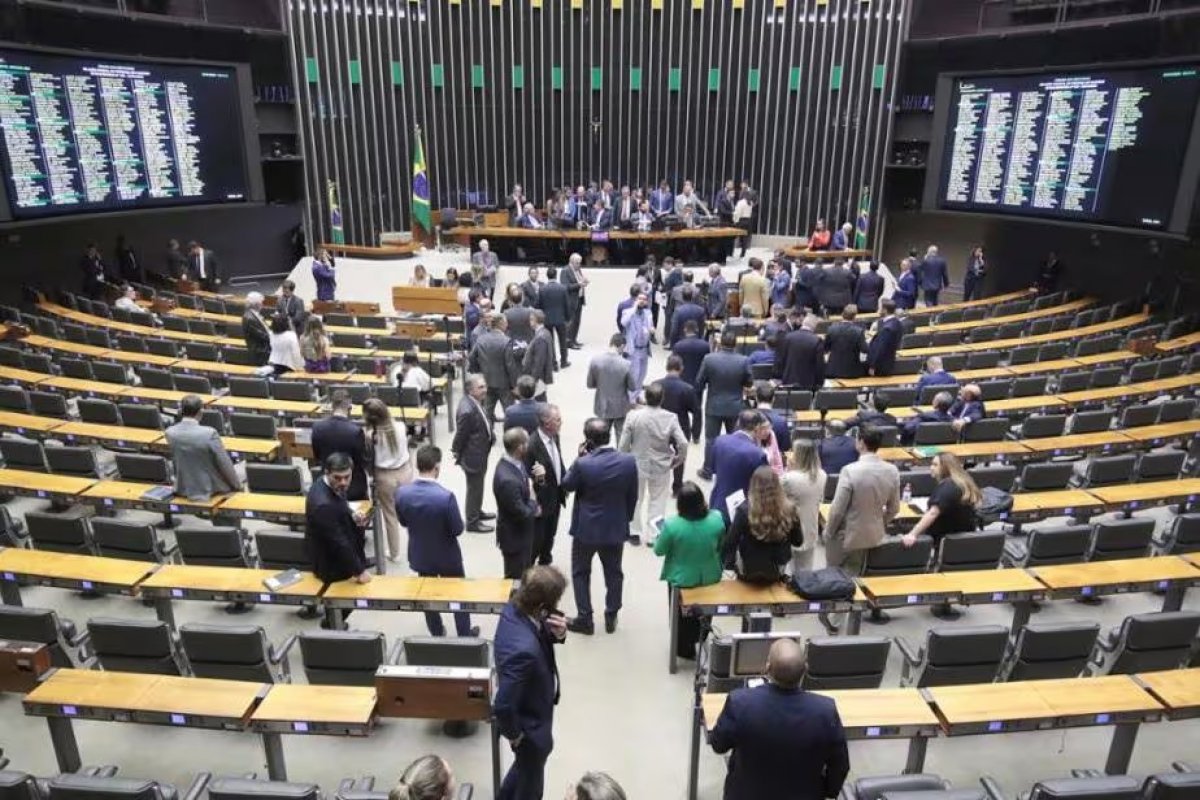 Deputados e senadores fazem sessão conjunta para analisar vetos de Lula