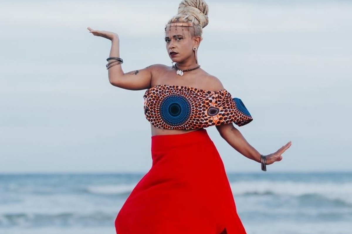 Eloah apresenta "Samba de Leoha" na Casa da Mãe!