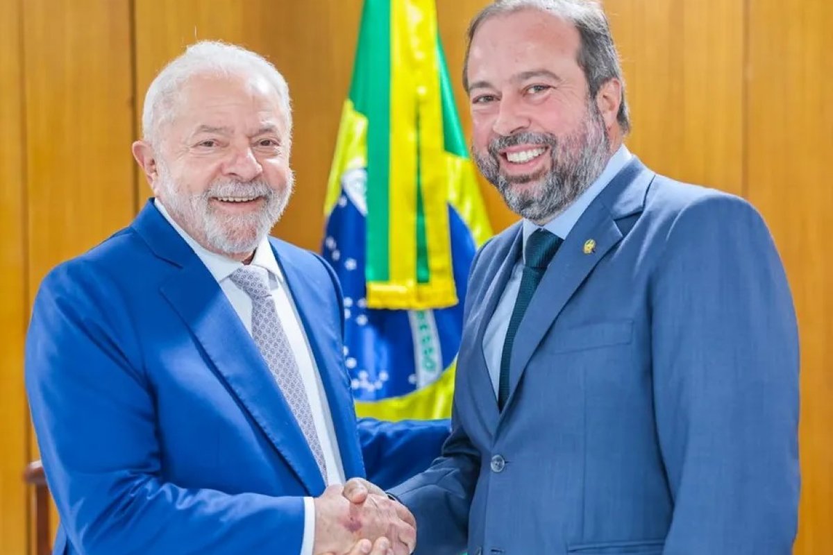 Lula é intransigente a alta de tarifa de Itaipu pedida por Paraguai, diz ministro