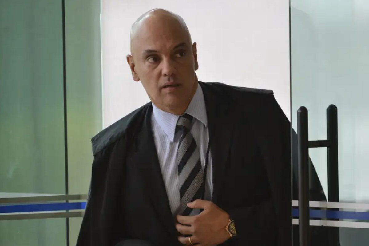 Fórum em Londres com ministros do STF barra imprensa; 'nem a pau', diz Moraes sobre entrevista