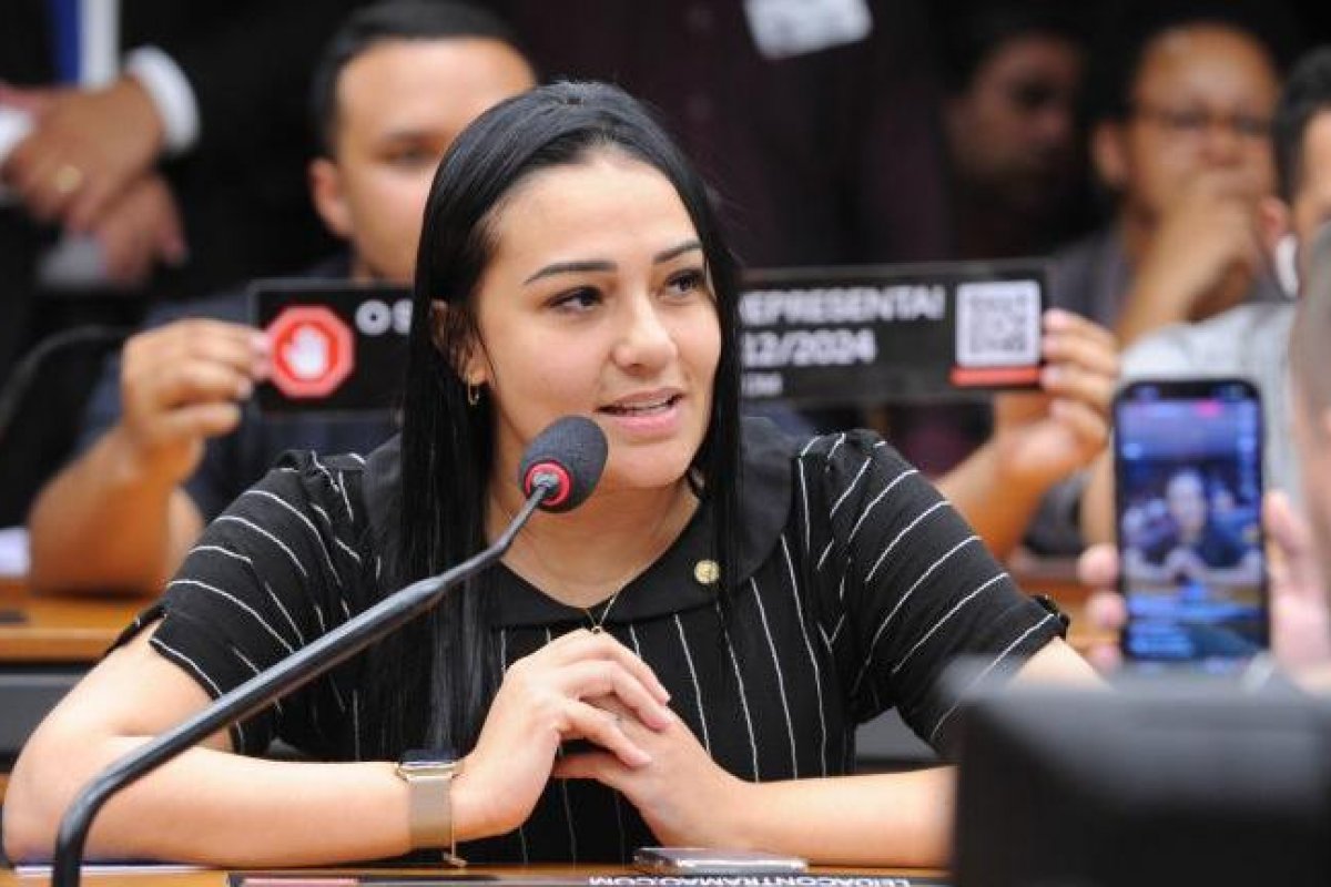 PF investigará aparelhos escondidos em apartamento de deputada federal