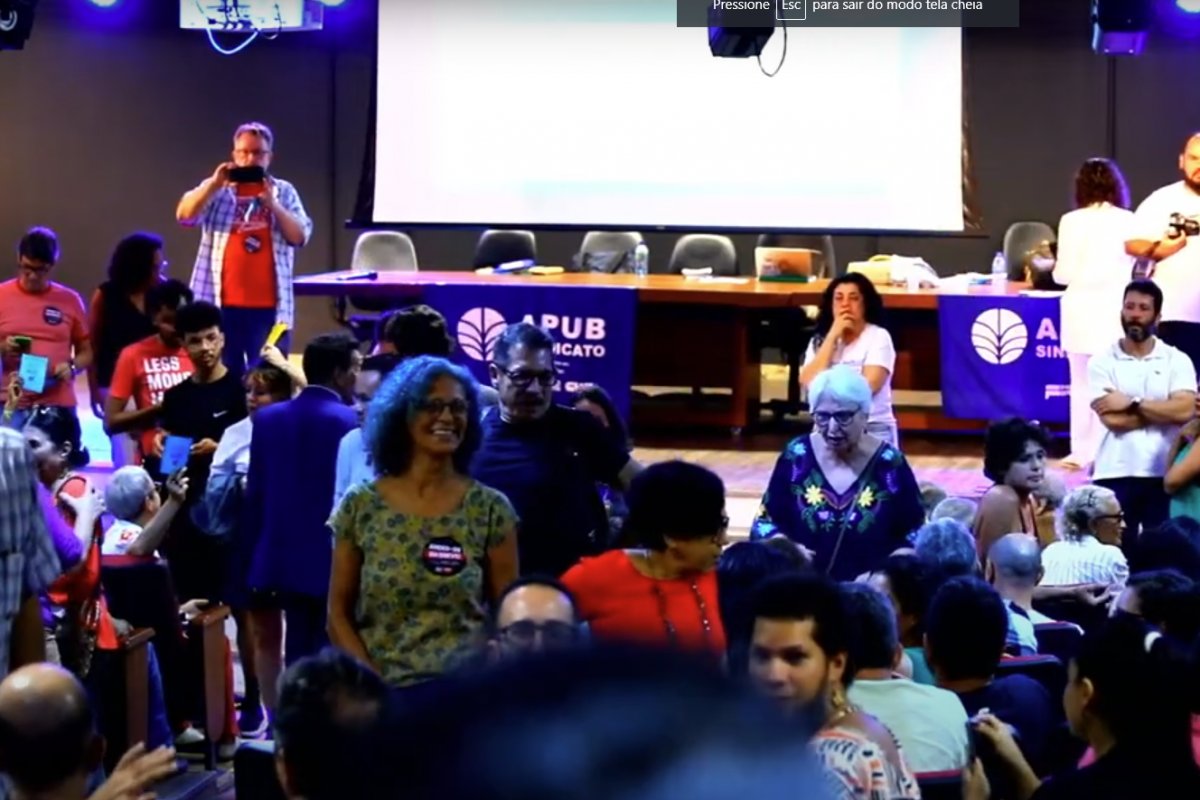 Professores da UFBA deflagram estado de greve