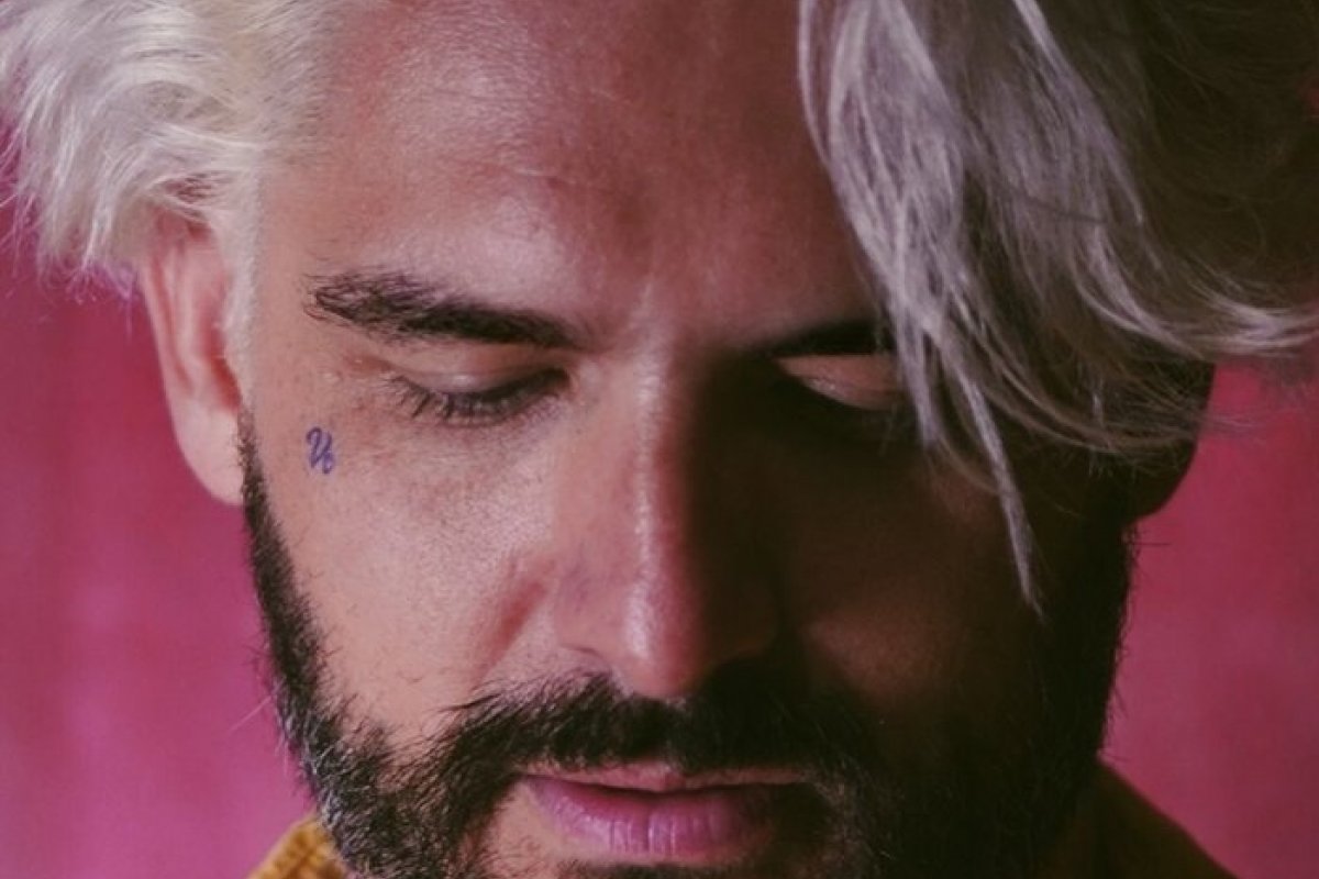 Matheus Brant lança releitura de “Mania de você”, sucesso da dupla Pepê & Neném de 1999!