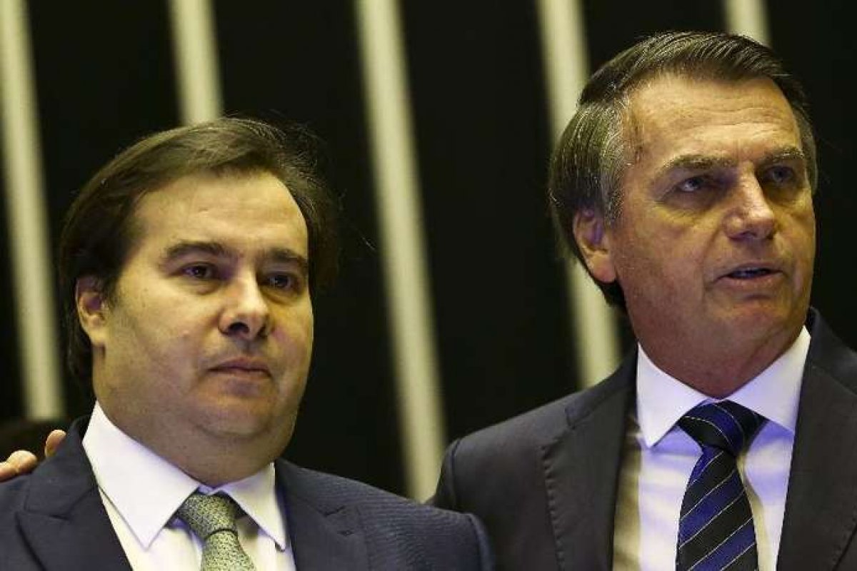 Bolsonaro pedirá a Maia para acelerar processo de lei que libera venda direta de etanol