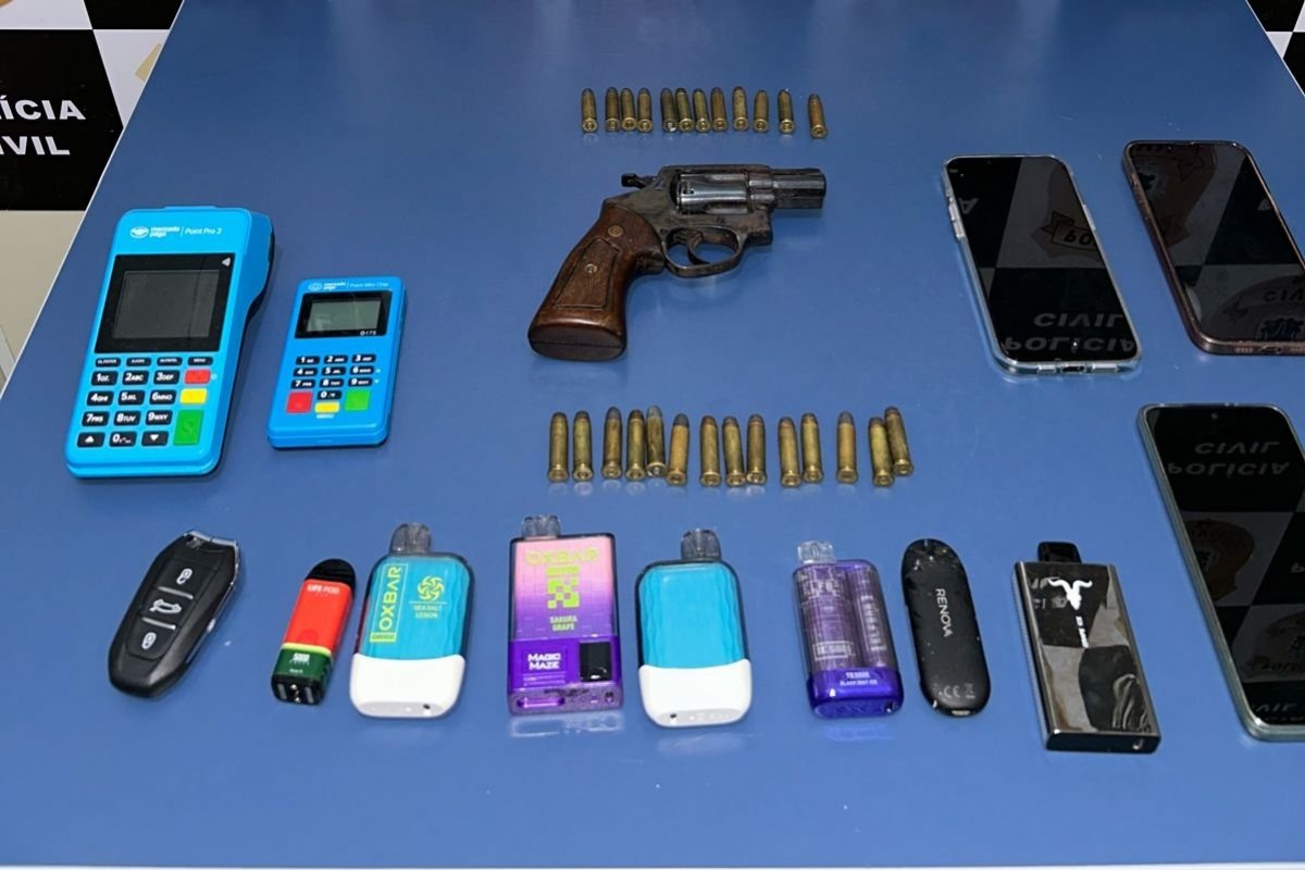 Homem é preso com arma e cigarros eletrônicos em Vitória da Conquista