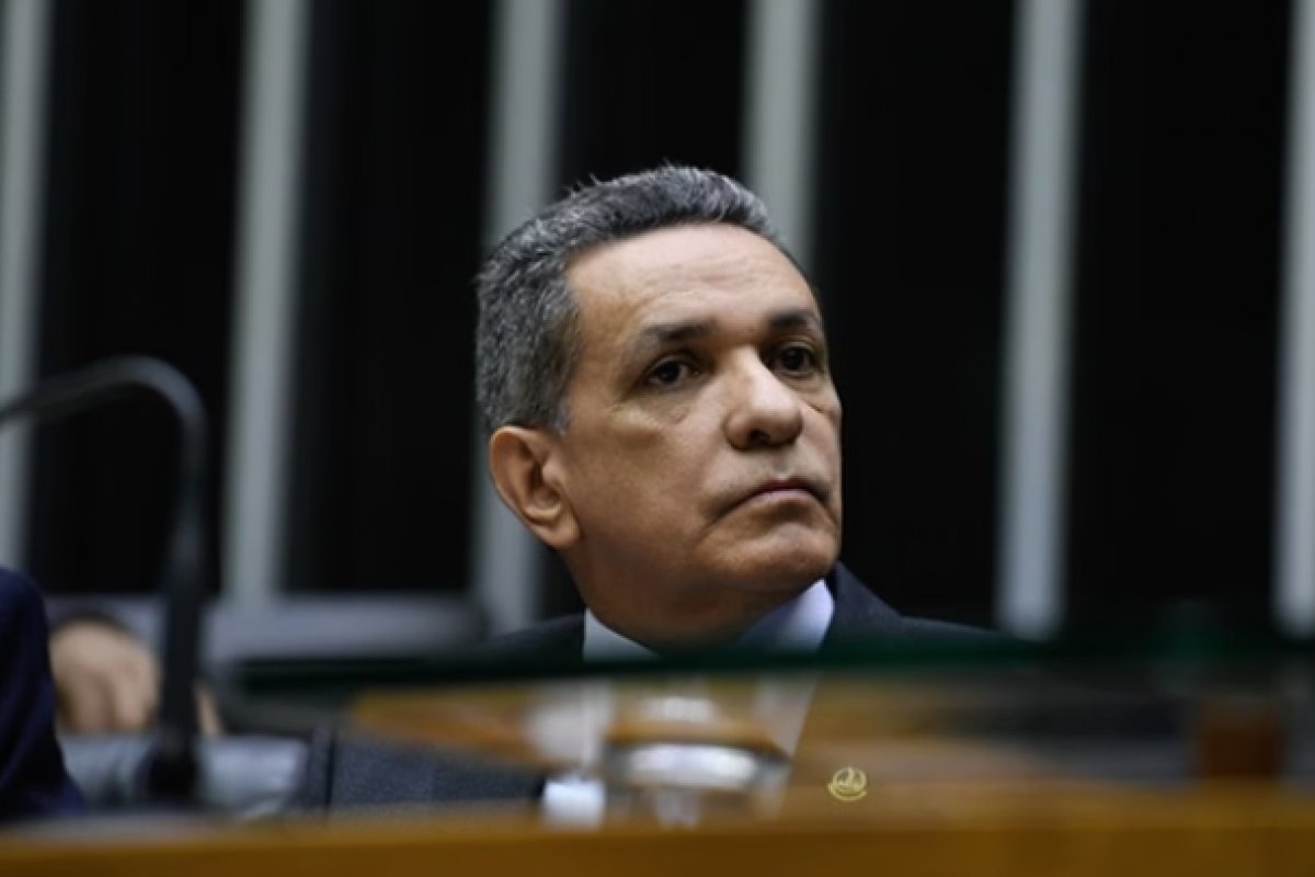 Motorista de senador é preso por suspeita de compra de votos