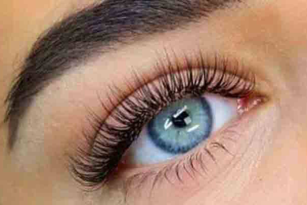 Paciente em tratamento oncológico tem aumento anormal dos cílios