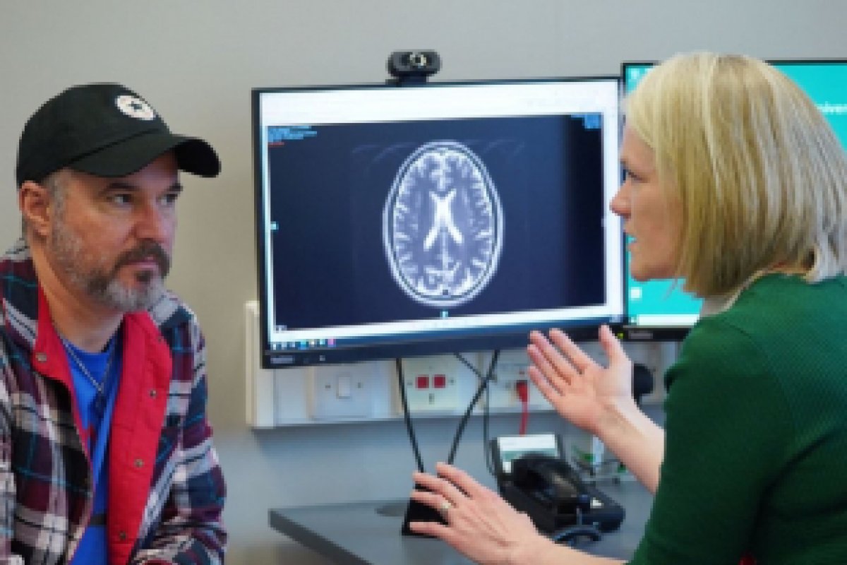 Em última fase de testes no Reino Unido, vacina contra melanoma é aplicada no primeiro paciente