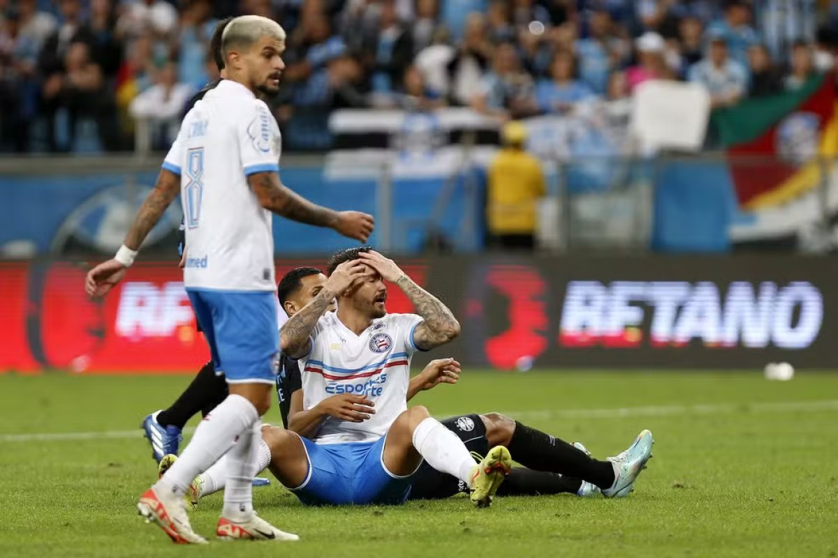 Bahia e Grêmio se enfrentam pelo Brasileirão neste sábado (27)