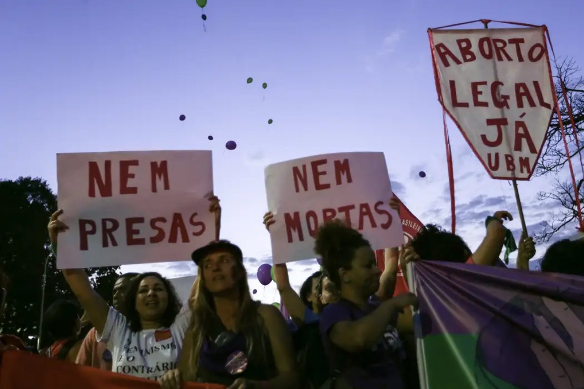Justiça restaura resolução do CFM que proíbe assistolia fetal em casos de aborto legal por estupro após 22 semanas