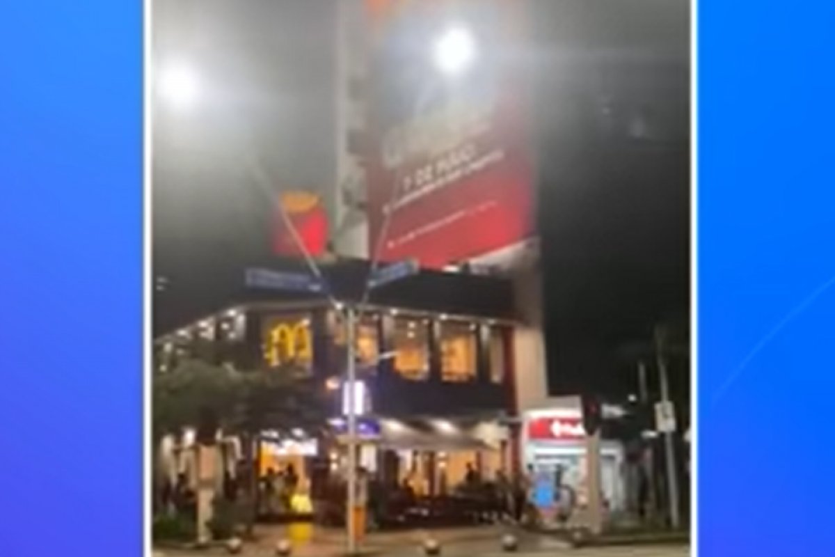 Mãe e filha passam os dias em McDonald's no Leblon, no Rio de Janeiro