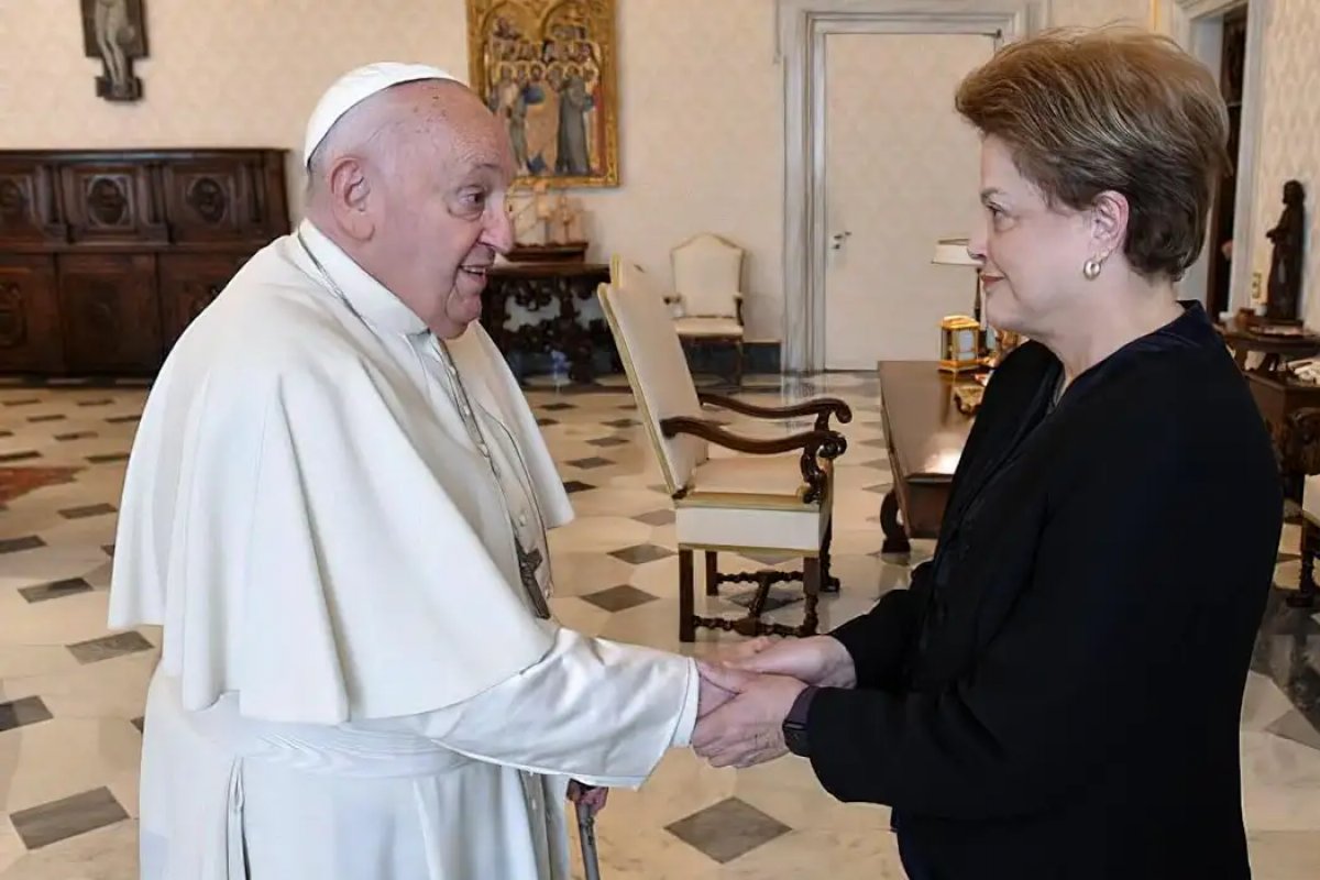 Papa Francisco recebe ex-presidente Dilma Rousseff no Vaticano