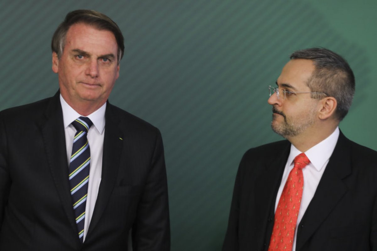 Presidente anuncia aumento do piso dos professores