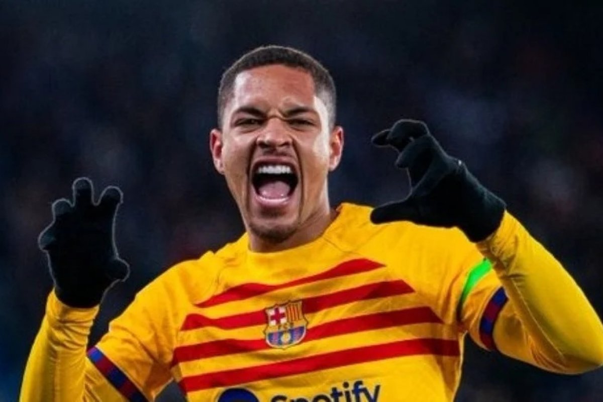 Xavi Hernandez sinaliza que futuro de Vitor Roque no Barça está indefinido