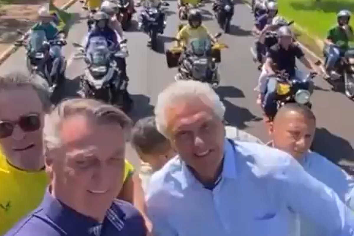 Vídeo: Junto de Caiado, Bolsonaro participa de motociata em Ribeirão Preto (SP)