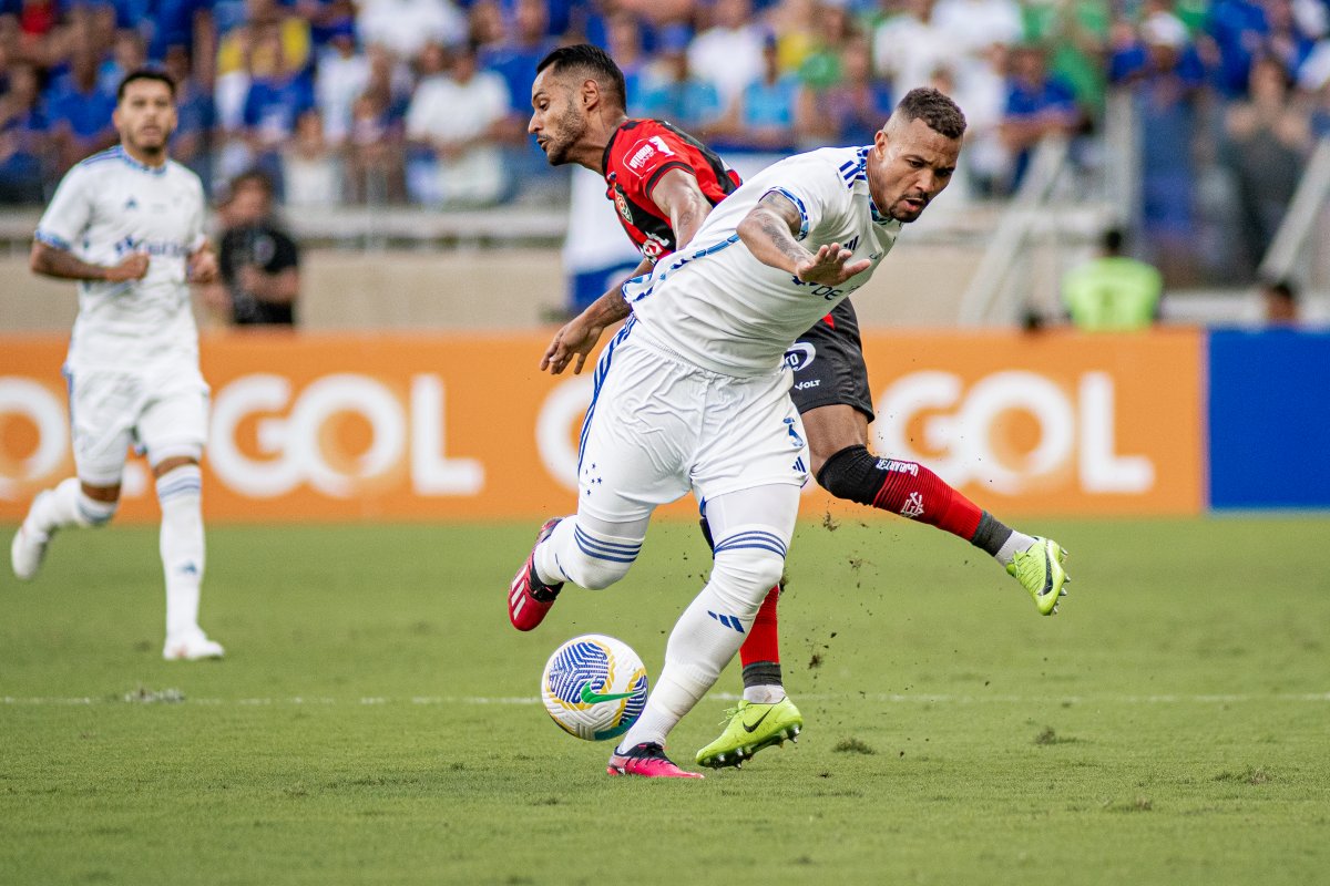 Vitória perde para o Cruzeiro e segue sem vencer no Brasileirão