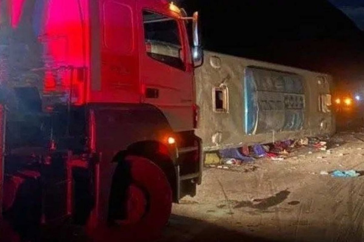 Acidente com ônibus deixa sete mortos e 32 feridos em Minas Gerais