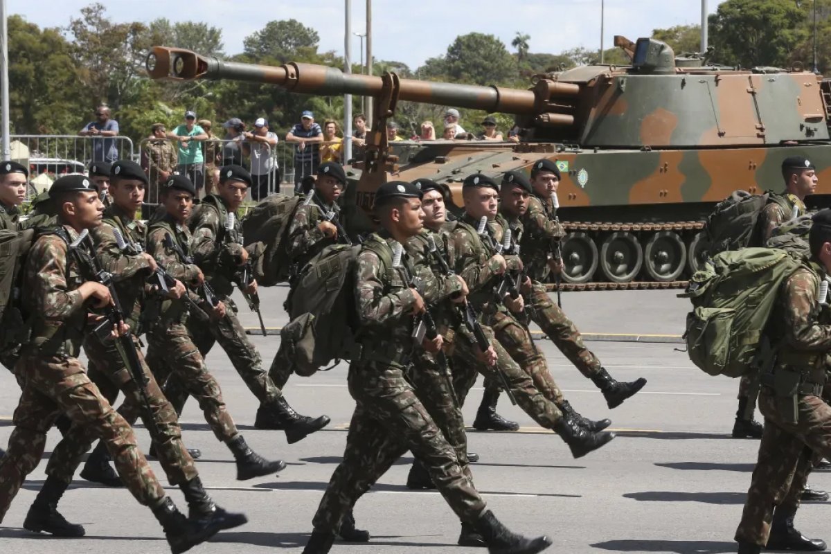 "Ideia é regular, não censurar", afirma Exército sobre política de moderação nas redes sociais