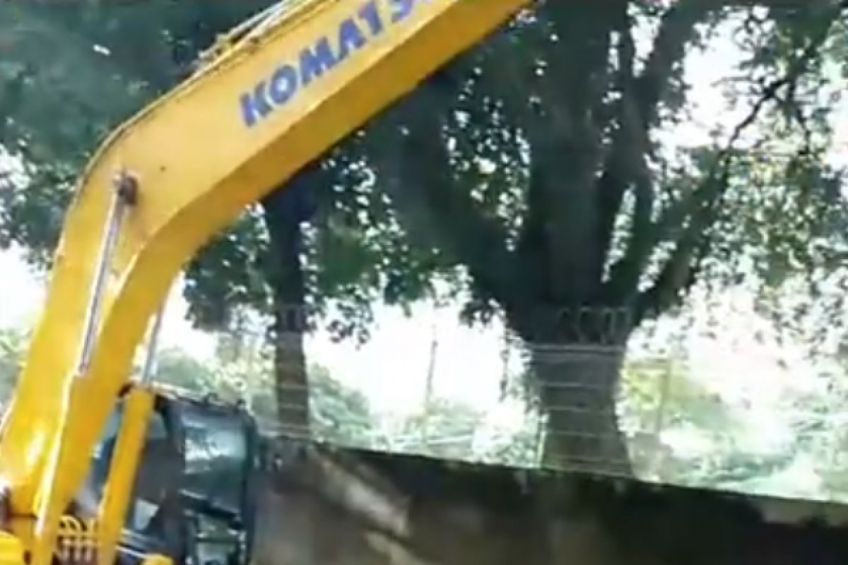 Vídeo: obra emergencial interdita trânsito em Brotas