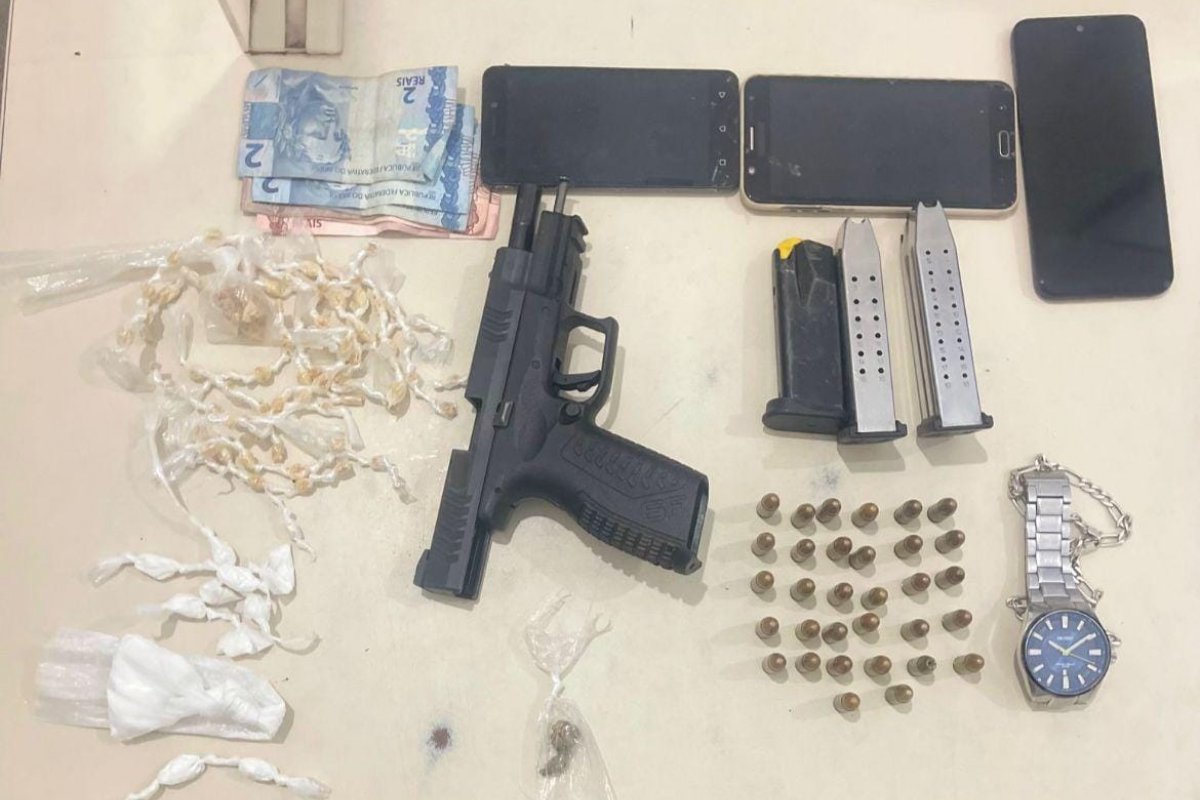 Quatro homens são presos por tráfico e por ilegal de armas na RMS