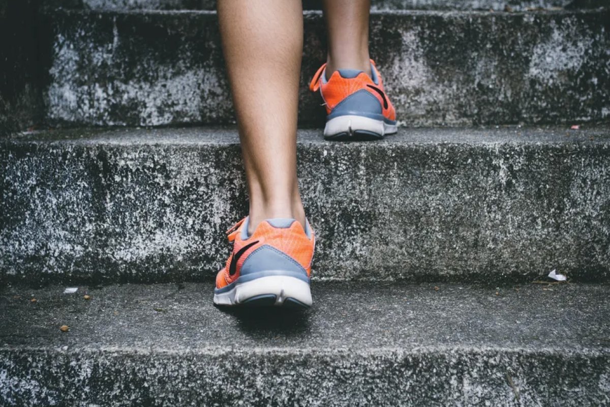 Estudo mostra que subir escadas pode ajudar na longevidade