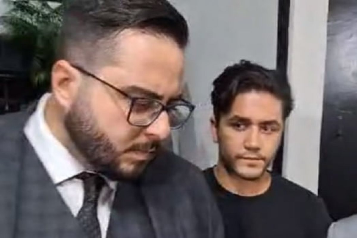 Empresário que matou motorista por app ao dirigir Porshe em alta velocidade combinou depoimento com namorada, diz MP