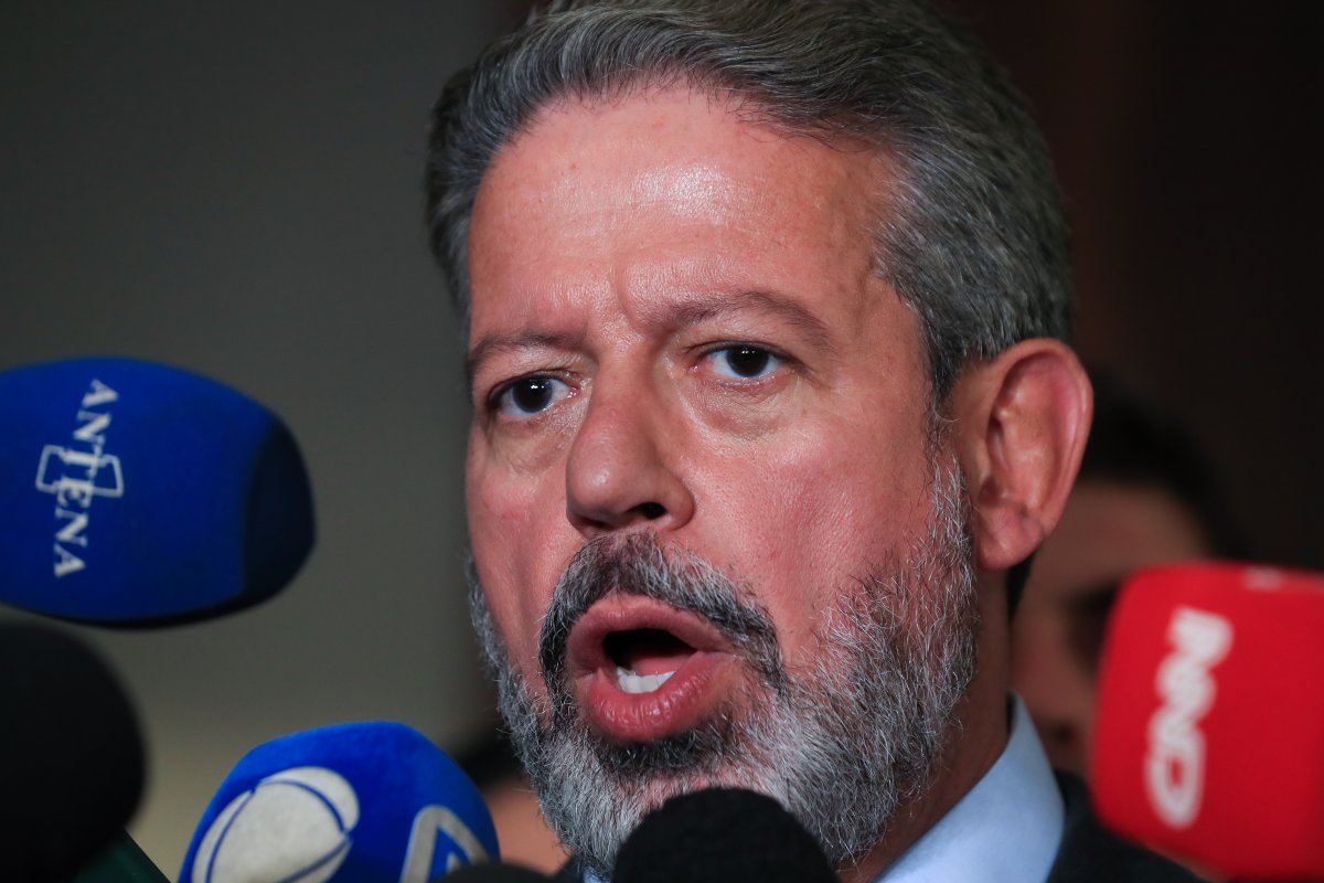 Lira atrasa instalação de grupo sobre fake news, e assunto trava na Câmara