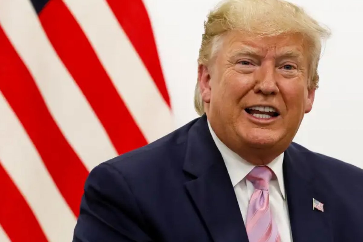 Juiz multa Trump em US$ 9 mil por violar ordem de silêncio no tribunal